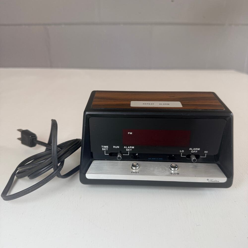Vintage Sears Roebuck Tradition LED Digital Alarm Clock Model 7196 Woodgrain